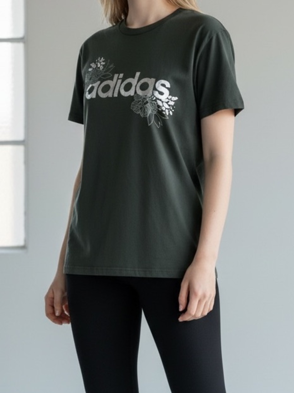 adidas Green Linear Graphic Tee Short Sleeve Logo Floral Crewneck Earthy L